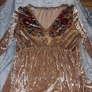 Acting Pro Velvet Floral V-Neck Blouse